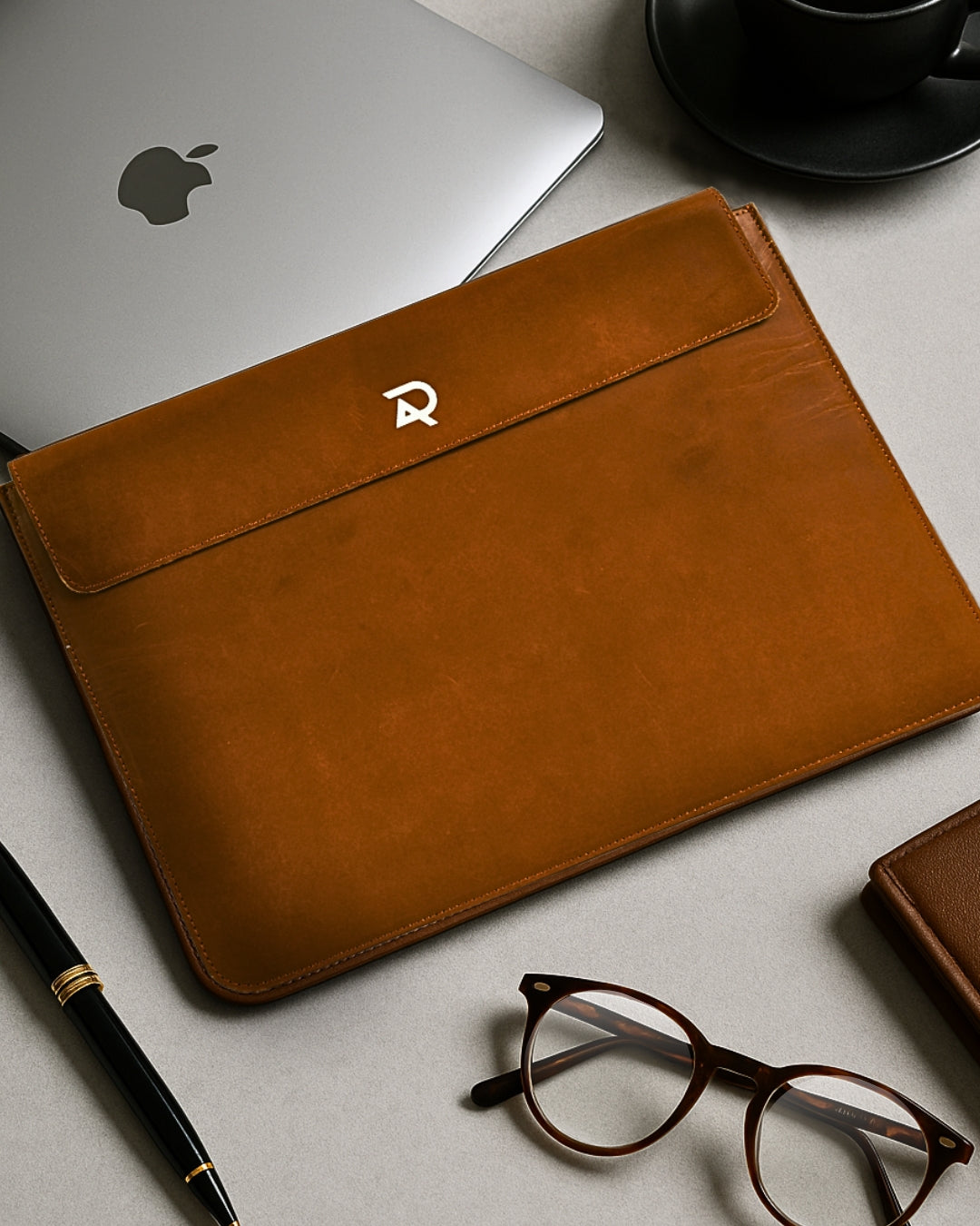 Front Flip Leather MacBook Sleeve (13/15) | Davvero