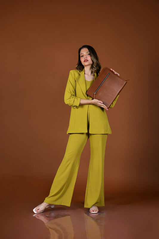 girl holding leather portfolio for meeting