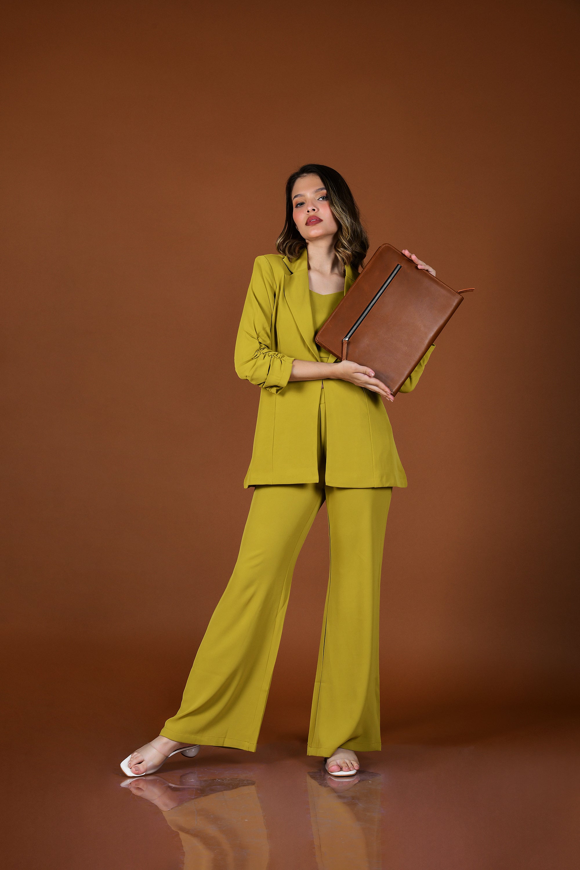 girl holding leather portfolio for meeting