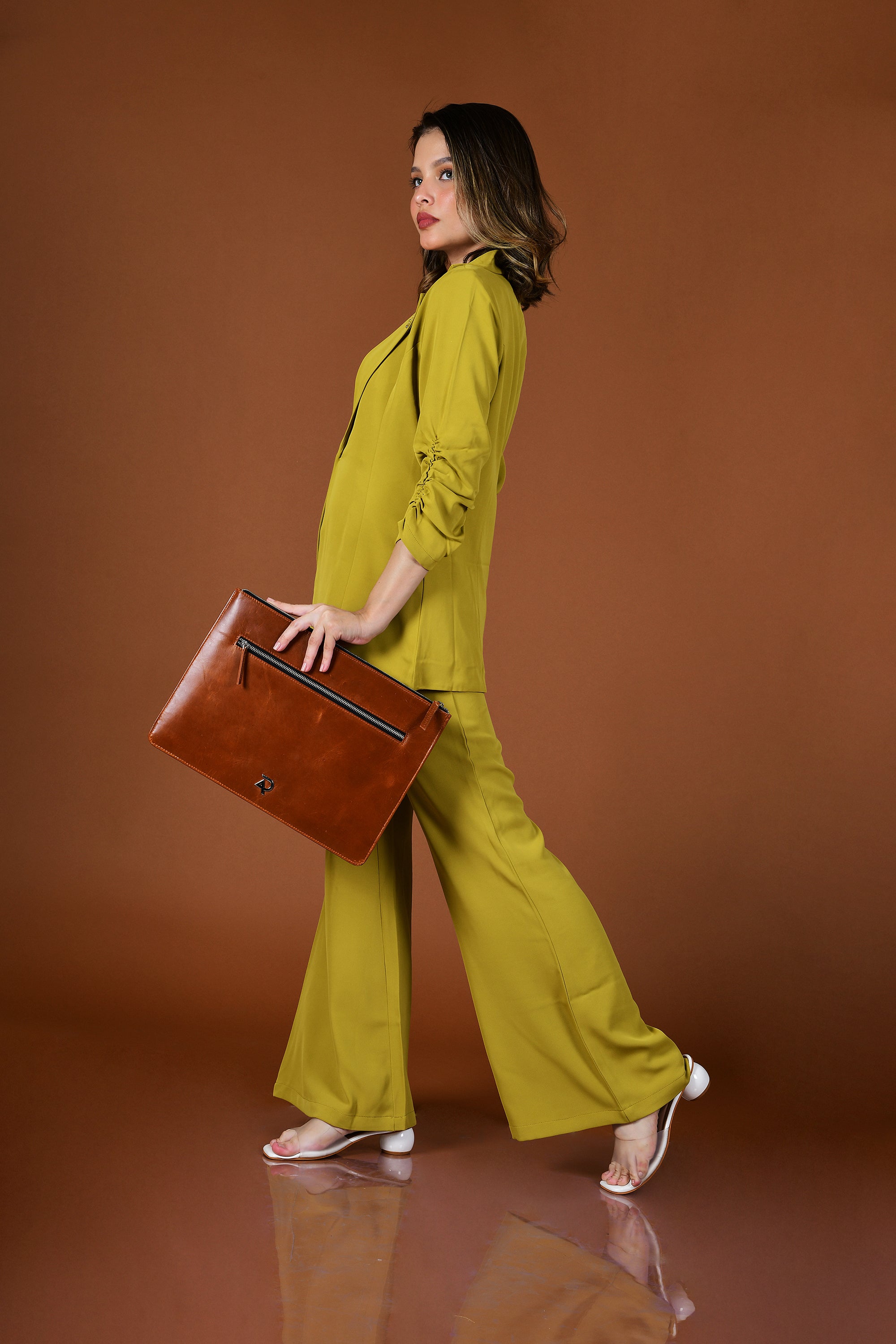 laptop sleeve with model